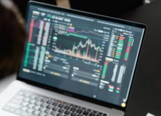 Blockchain Goes Beyond Bitcoin and Cryptocurrency Blockchain Goes Beyond Bitcoin