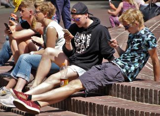 10 best mobile games to play with friends games to play with friends