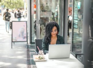 How to Choose a Reliable Paper Writing Service laptop