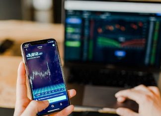 How to day trade from your phone laptop
