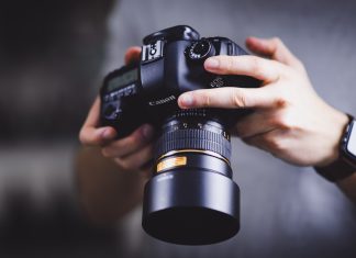 How to pick a suitable wedding photographer