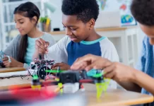 Investigating the Effectiveness of Educational Robotics in Improving Writing Assignments for ESL Learners Educational Robotics in Improving Writing Assignments