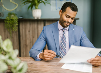 Deciphering the Differences: Business Brokers vs. Real Estate Agents