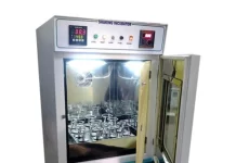 What is the difference between an incubator and a climatic chamber?