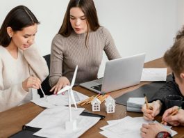 The Benefits of Studying Real Estate Online